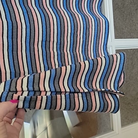 Striped T-Shirt fitted dress. Stretchy with gold shimmer - Picture 3 of 4